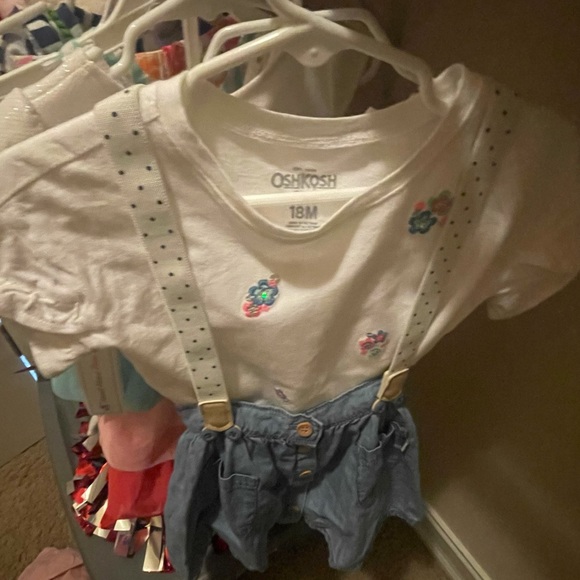 Osh B Gosh: 6pc matching set. 18M Skirt, 18-24M tops, 18M Bloomers - Picture 7 of 11